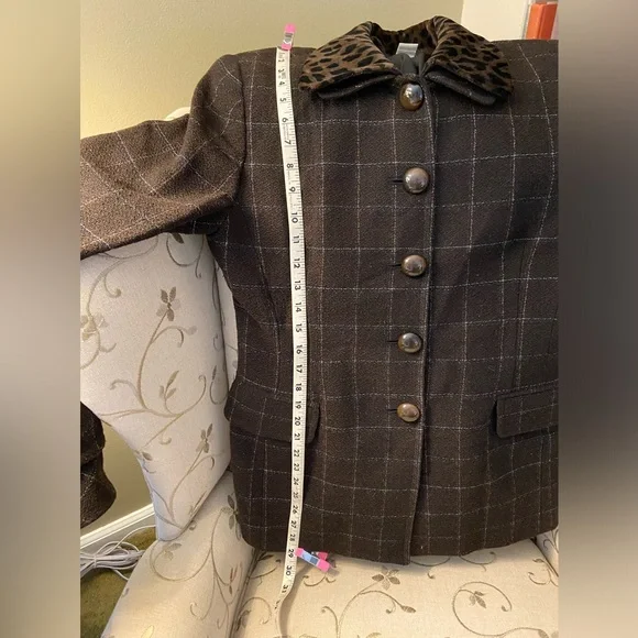 Christian Dior jacket size 10; with detachable collar and cuffs. Exquisite - Picture 5 of 15